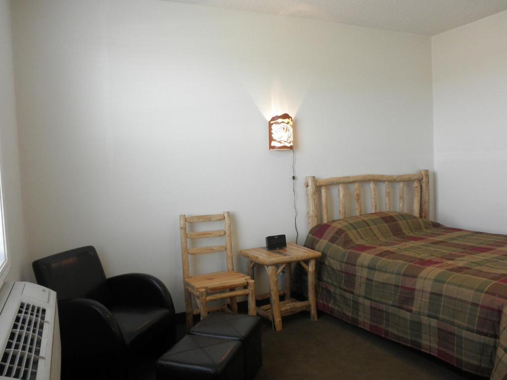 Bear'S Den Lodge Shaunavon Zimmer foto