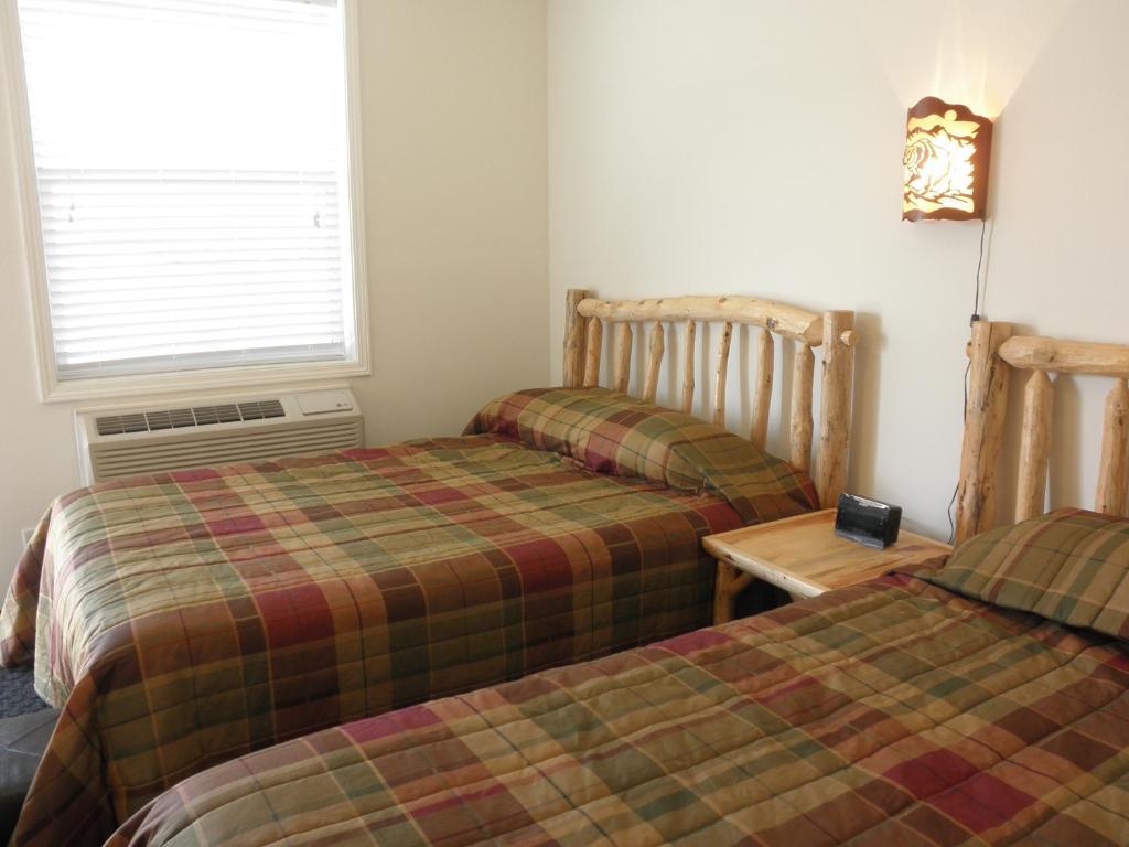 Bear'S Den Lodge Shaunavon Zimmer foto