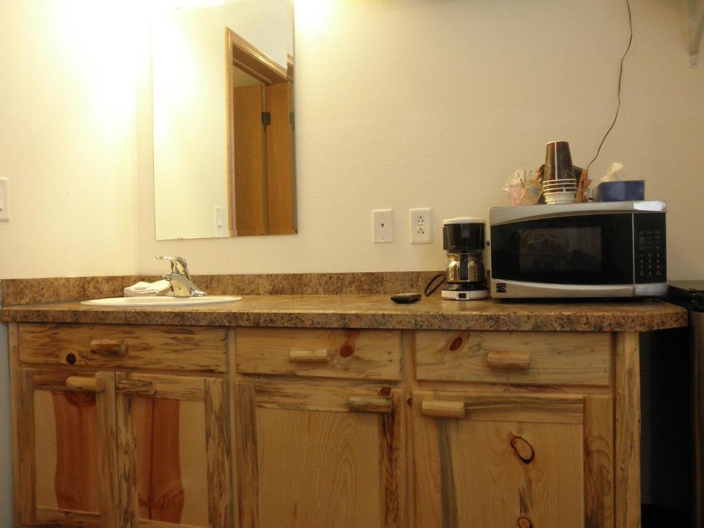 Bear'S Den Lodge Shaunavon Zimmer foto