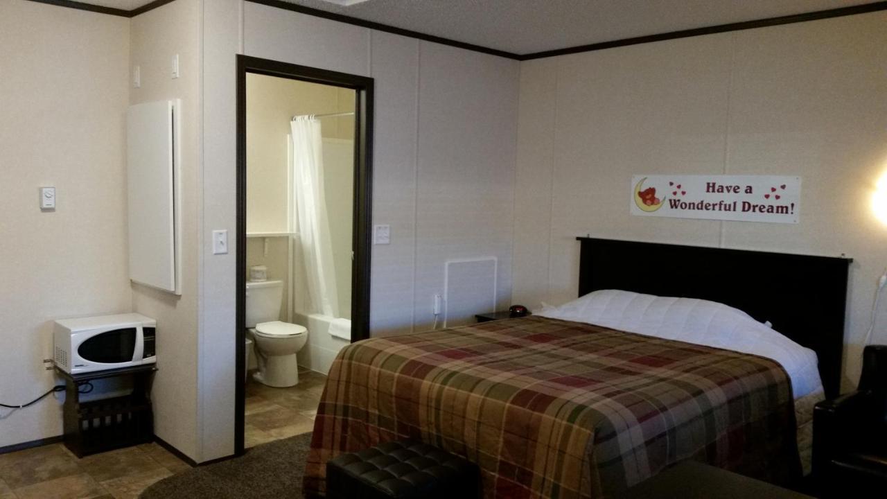 Bear'S Den Lodge Shaunavon Exterior foto